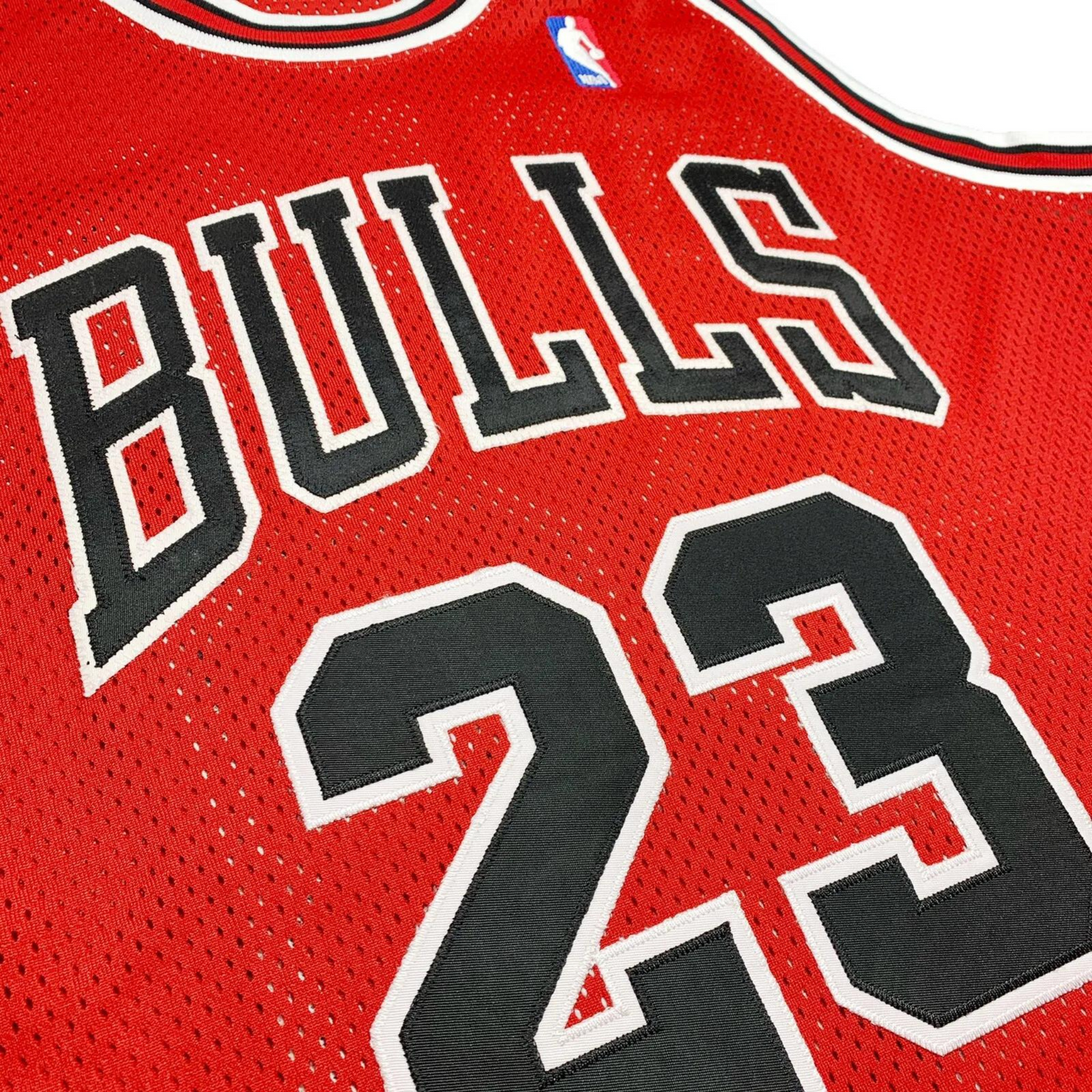 Nike 97-98 Swingman Chicago Bulls Trikot signiert von Michael Jordan (UDA)