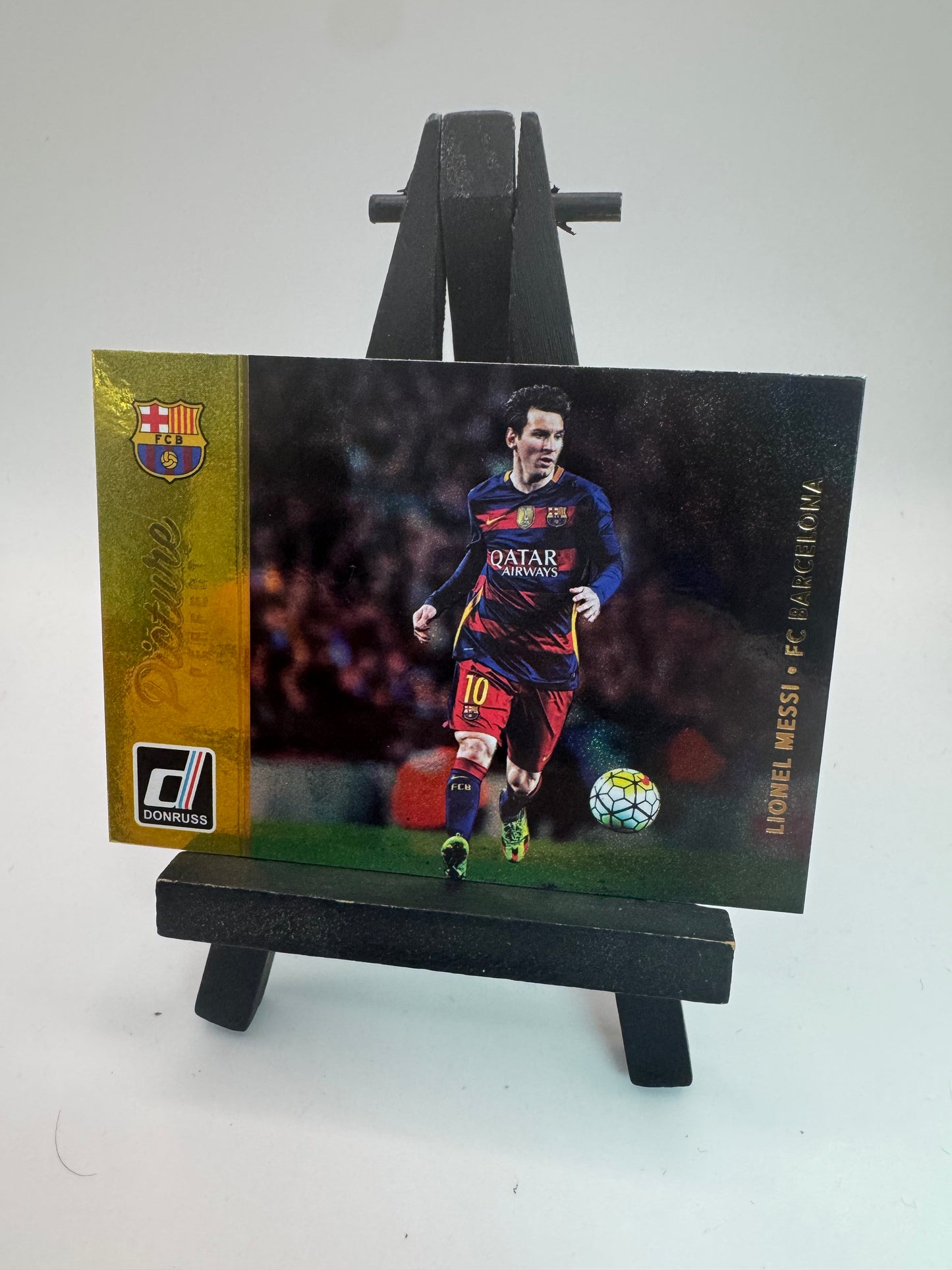 2016 Donruss Pictures Perfect Gold Lionel Messi #48 FC Barcelona