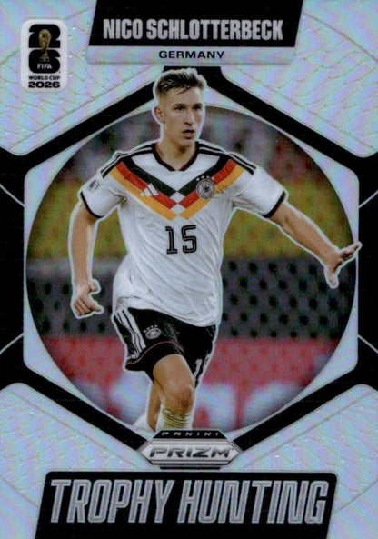 2026 Panini Prizm World Cup Trophy Hunting Silver Nico Schlotterbeck #2 Allemagne